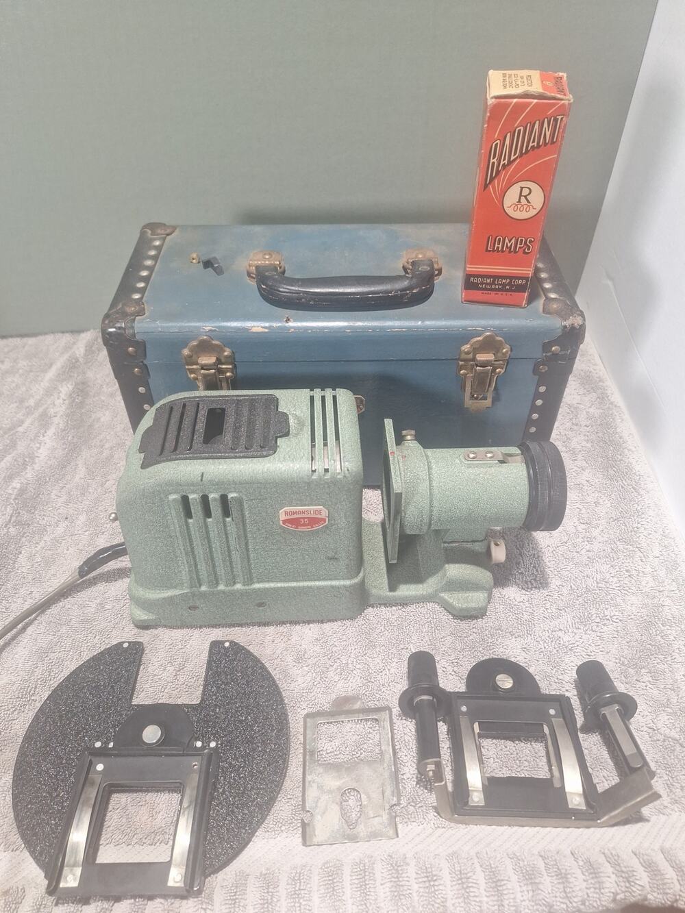 Romanslide 35 Slide Projector w Case Enzumar Anastigmat 4in Lens VG Condition